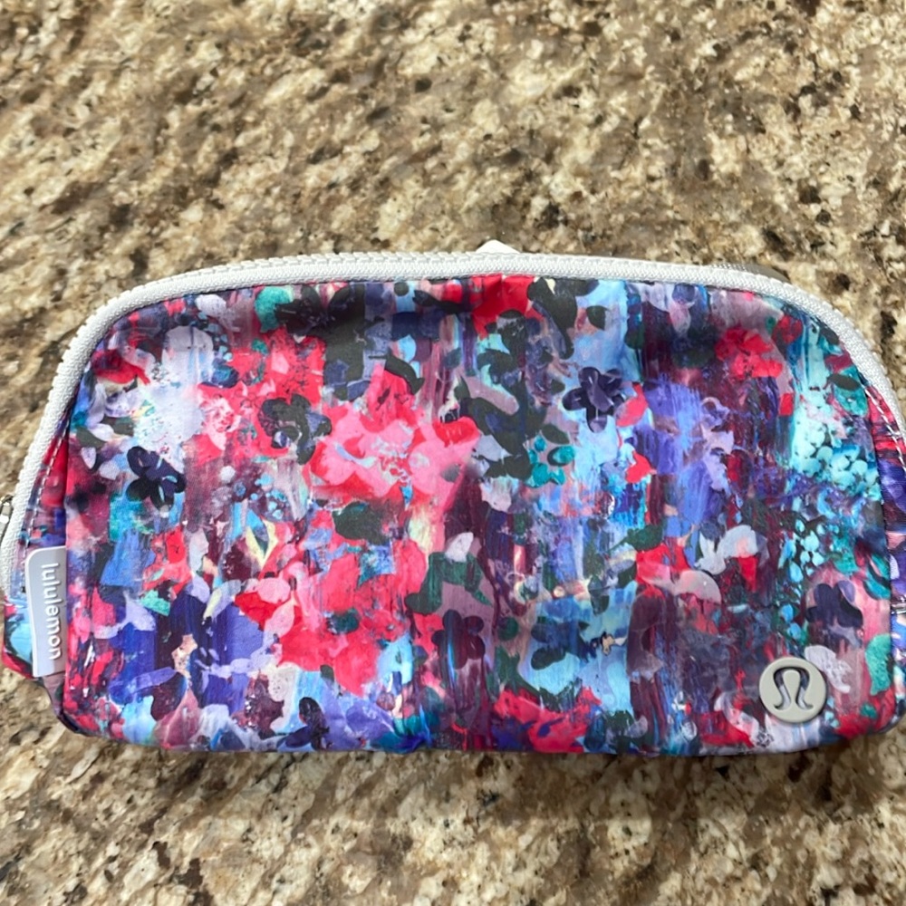 NEW Lululemon Everywhere Belt Bag